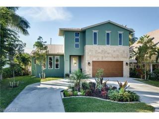 3394 Lakeview Dr, Naples, FL 34112-5824