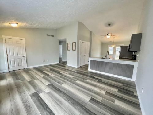 6 Partridge Dr, Amelia, OH 45102-2163