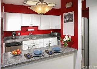 5660 Yolanda Ave, Los Angeles CA  91356-1458 exterior