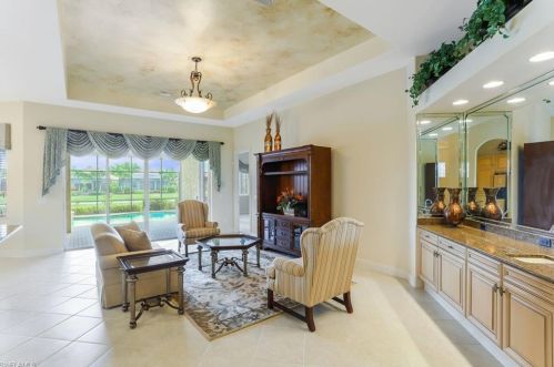 5977 Hammock Isles Cir, Naples, FL 34119-4689