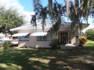 2120 Lakeview Dr, Sebring, FL 33870-4967