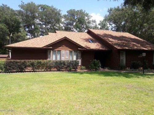 5 Chesterfield Lake Dr, Beaufort, SC 29906-9061