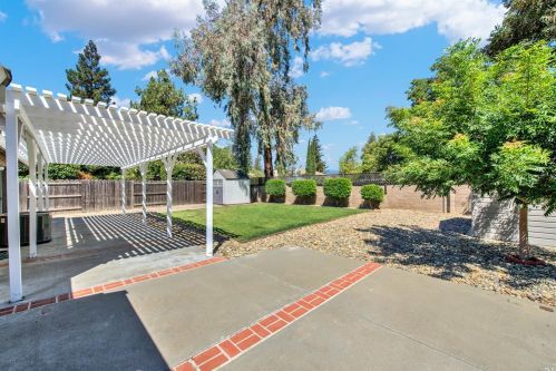 537 Stanford St, Vacaville CA  95687-4609 exterior