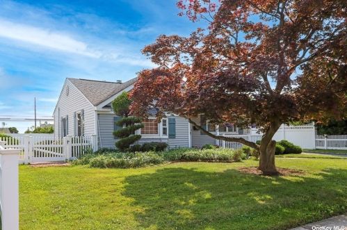 4267 Ludwig Ln, Bethpage, NY 11714-6224