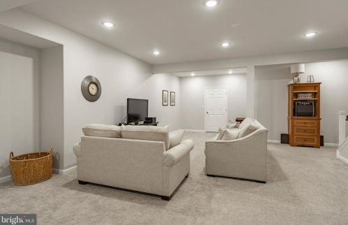 25 Summerlyn Dr, Ephrata PA  17522-9331 exterior