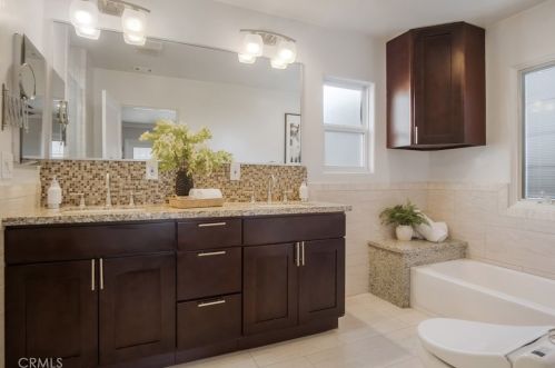 4264 Pepperwood Ave, Long Beach CA  90808-1534 exterior