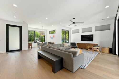 2019 Brentwood St, Austin TX  78752-4105 exterior