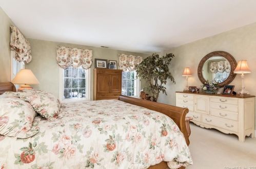 11 Blueberry Hill Reserve, Deep River CT  06419-2330 exterior