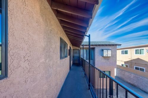 6827 Radford Ave, North Hollywood CA  91607-1323 exterior