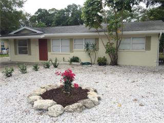 2105 Allendale Ave, Sarasota, FL 34234-8715