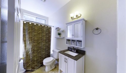 1550 Foxwood St, Hollister CA  95023-8048 exterior