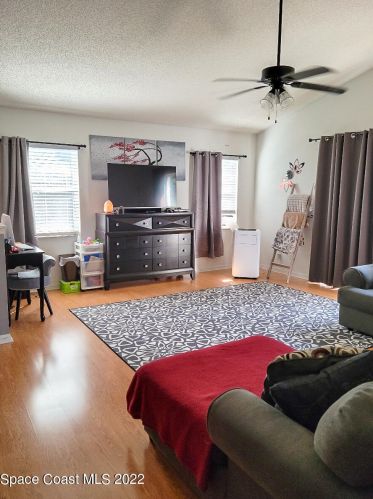 10058 River Glen Ct, Orlando, FL 32825-8748