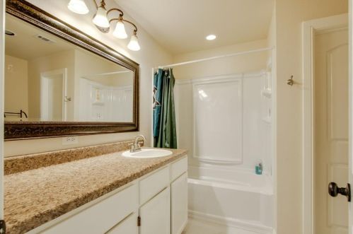 4004 Rothschild Dr, Lewisville TX  75022-5339 exterior