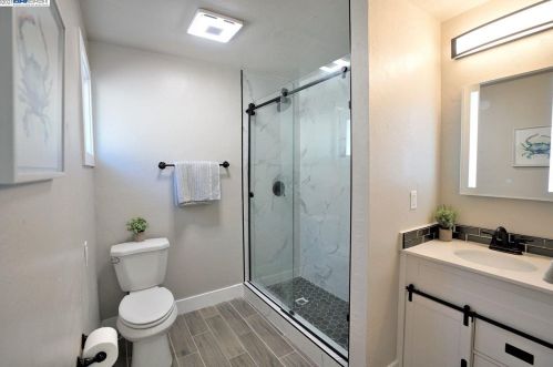 836 47th St, Oakland CA  94608-3202 exterior