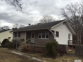 59 Lambert Ave, Manor Park, NY 11950-2123