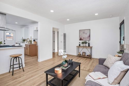 14032 Dumont Ave, Norwalk CA  90650-3505 exterior