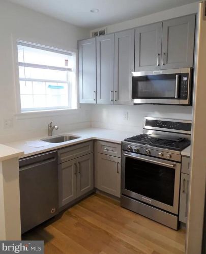 563 Judson St, Philadelphia PA  19130-3122 exterior