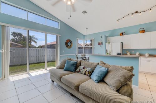 15726 16 Ct, Hollywood FL 33026-0509 exterior