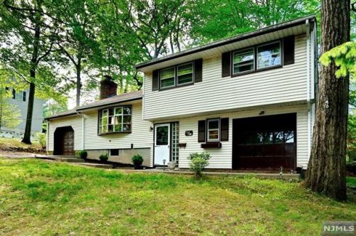 16 Erie Ave, Montvale, NJ 07645-1404