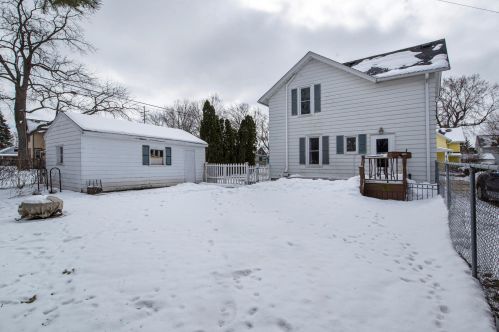 514 Wood St, Waukesha, WI 53186-5913