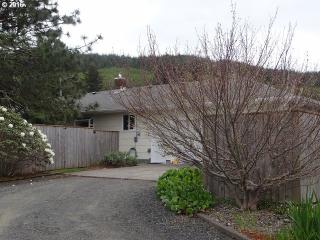 3010 Bowman Rd, Winchester Bay, OR