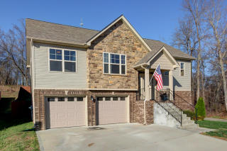 940 Excalibur Dr, Clarksville, TN 37040-5167