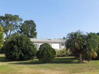 1657 Elkhart Cir, Tavares, FL 32778-2551