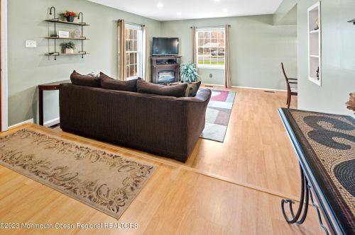 9 Salem Ln, Jackson Twp NJ  08527-1210 exterior