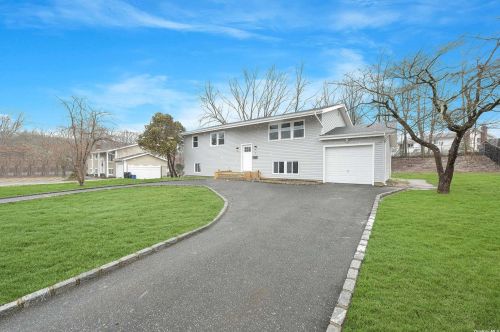 9 Brookwood Dr, Wheatley Heights, NY 11798-1005