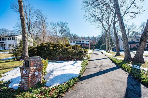 77 Mcculloch Dr, Huntington Station, NY 11746-7905