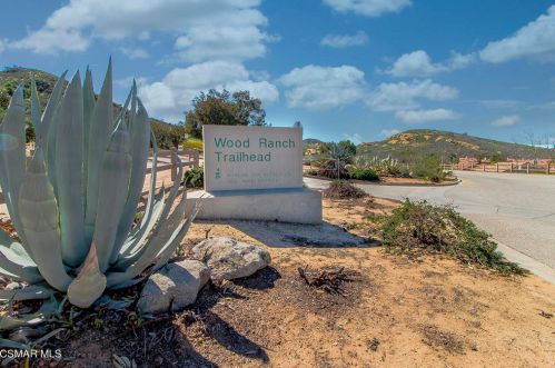 404 Country Club Dr, Simi Valley CA 93065-0685 exterior