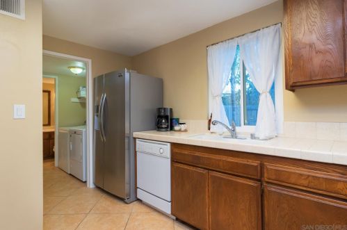 172 Santa Maria Ct, Vista CA  92083-5823 exterior