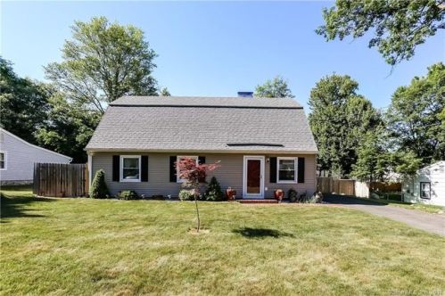 15 Birch St, Danbury, CT 06810-5721
