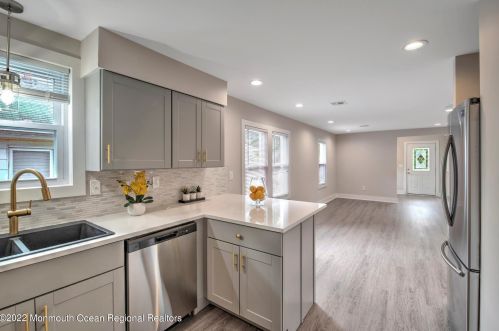 91 Bank St, Tinton Falls NJ  07701-1306 exterior