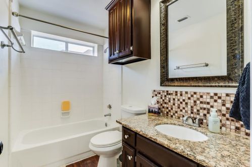 402 Old York Rd, Irving TX 75063-4248 exterior