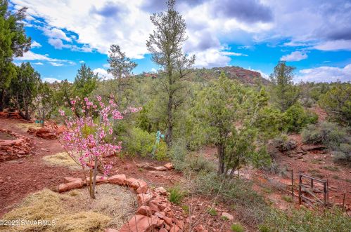 105 Castle Rock Trl, Sedona AZ 86336-6820 exterior