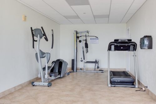 15 Bluebill Ave, Naples FL  34108-1792 exterior