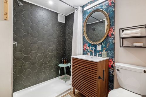 419 Carson St, Pittsburgh PA  15203-1019 exterior