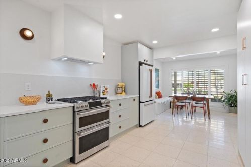 6811 11th Pl, Phoenix AZ  85014-1027 exterior