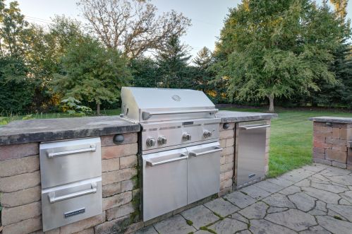 1410 Bristlecone Dr, Chenequa WI  53029-8653 exterior