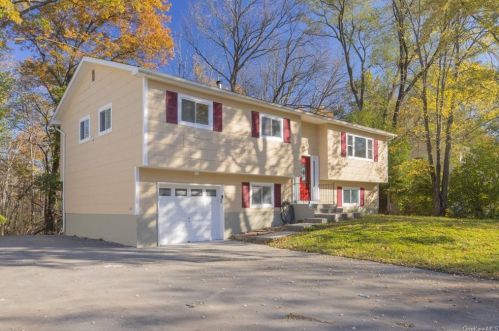 83 Rolling Meadows Rd, Middletown, NY 10940-2610