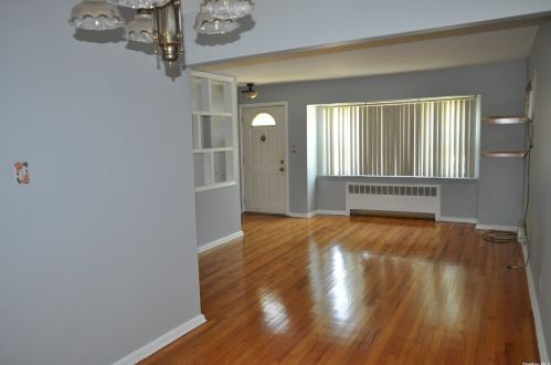 257 Bixley Heath, Lynbrook NY  11563-2918 exterior