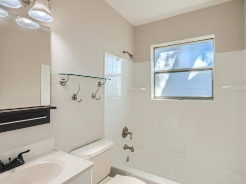 1922 Muret St, Irving TX 75062-6972 exterior