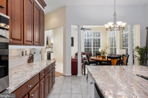 7226 Lyndam Hill Cir, Lorton VA  22079-4509 exterior