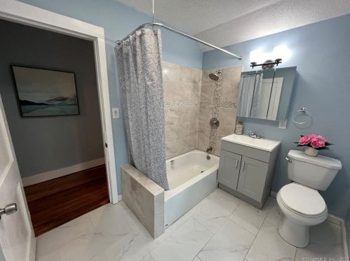 135 Autumn St, Manchester CT  06040-5519 exterior