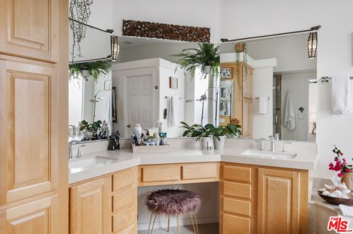 154 Navajo Ln, Topanga CA  90290-4451 exterior