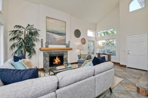 2136 Madiera Dr, Oceanside CA 92056-6331 exterior