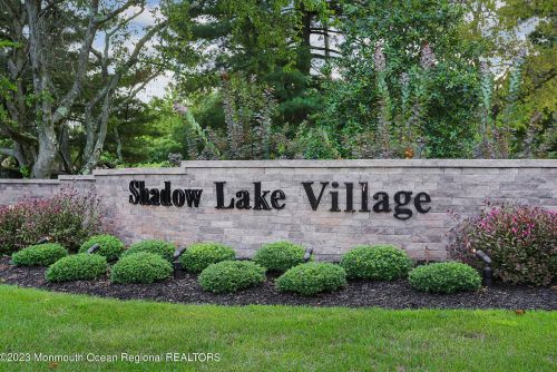 20 Lexington Ct, Tinton Falls, NJ 07701-5457