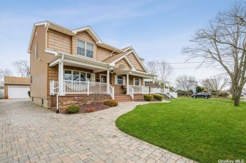 794 Broadway, North Lindenhurst, NY 11757-5646
