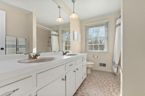 529 Guyasuta Rd, Pittsburgh PA 15215-1634 exterior